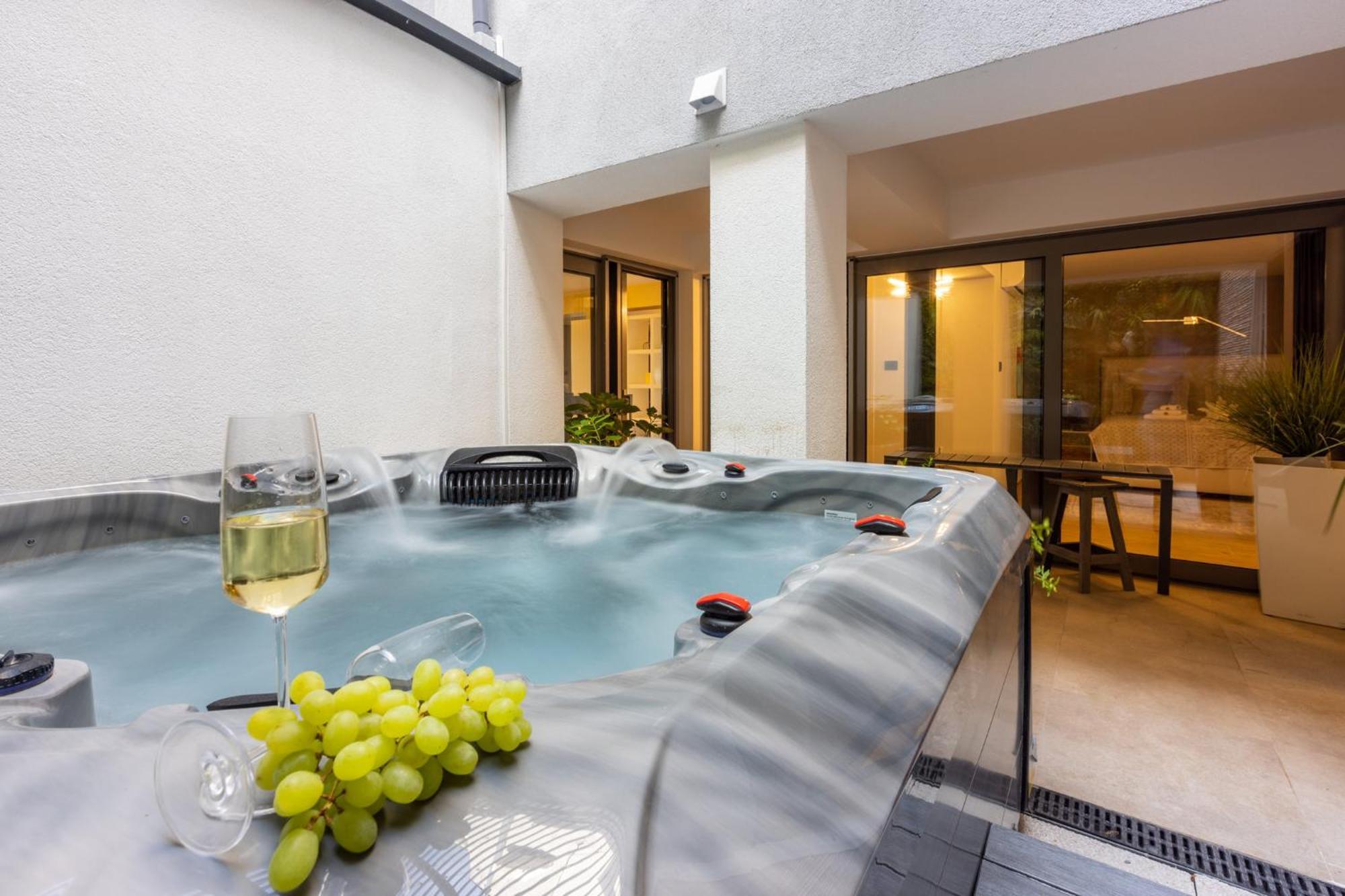 Panoramica Apartment With Whirlpool Crikvenica Eksteriør billede